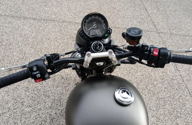 TRIUMPH 900 65cv + options