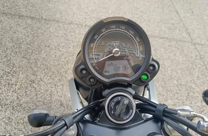 TRIUMPH 900 65cv + options