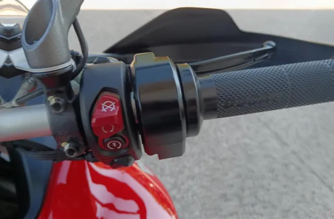 DUCATI V4 S  Travel & Radar