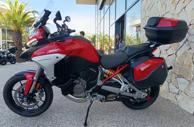 DUCATI V4 S Travel & Radar
