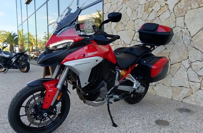 DUCATI V4 S Travel & Radar