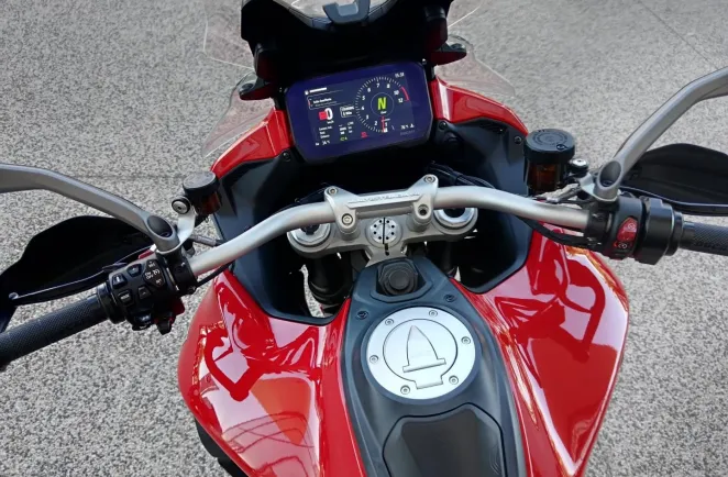 DUCATI V4 S Travel & Radar