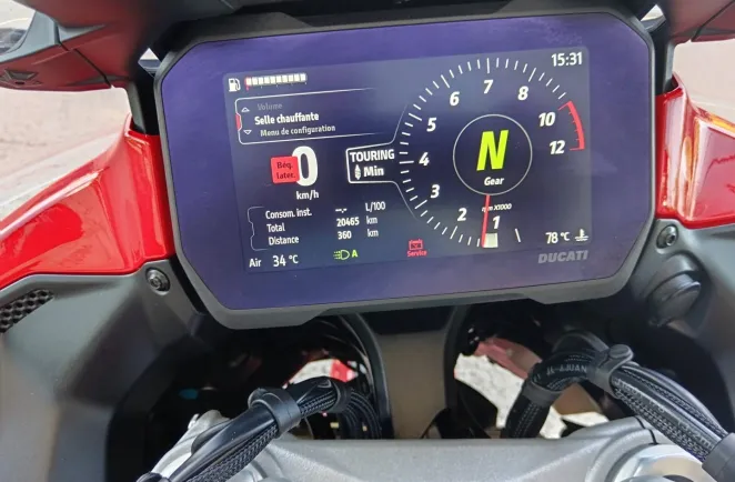 DUCATI V4 S Travel & Radar