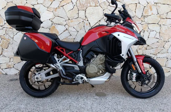 DUCATI V4 S Travel & Radar