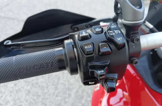 DUCATI V4 S 1160 Travel & Radar + OPTIONS. V4S