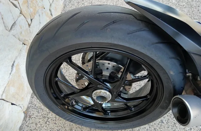 DUCATI V2 955