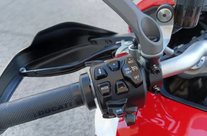 DUCATI V4 Pikes Peak + options