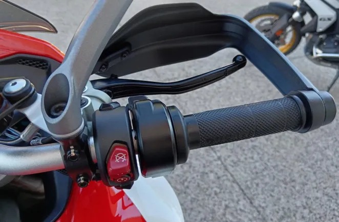 DUCATI V4 Pikes Peak + options