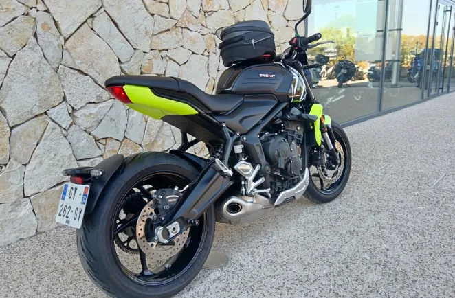 TRIUMPH 660  A2 + OPTIONS