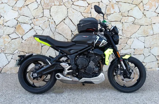TRIUMPH 660  A2 + OPTIONS