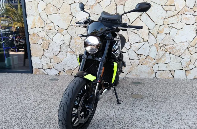 TRIUMPH 660  A2 + OPTIONS