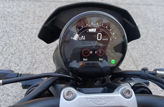 TRIUMPH 660  A2 + OPTIONS