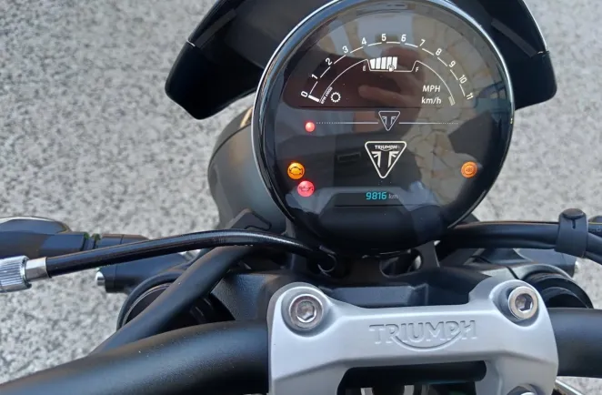 TRIUMPH 660  A2 + OPTIONS