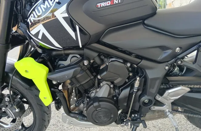 TRIUMPH 660  A2 + OPTIONS