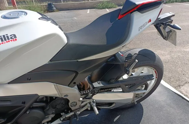 APRILIA 1100 POT AKRAPOVIC