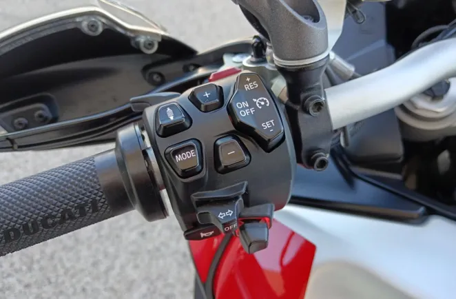 DUCATI V4 Rally 1160 Adventure Travel & Radar