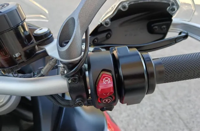 DUCATI V4 Rally 1160 Adventure Travel & Radar
