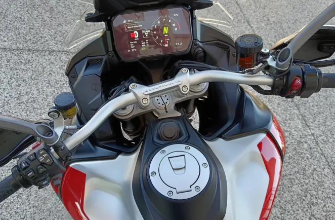 DUCATI V4 Rally 1160 Adventure Travel & Radar