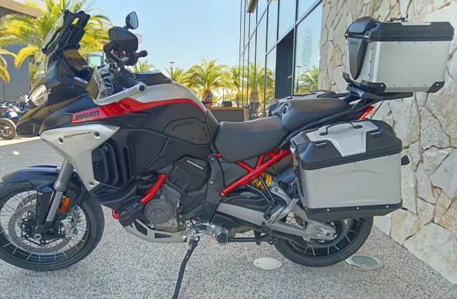 DUCATI V4 Rally 1160 Adventure Travel & Radar