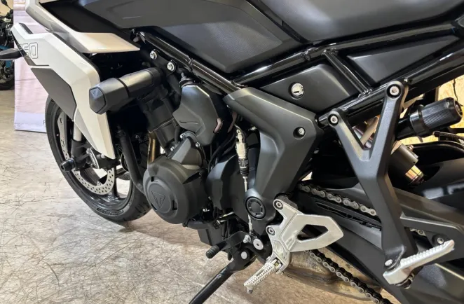 TRIUMPH Sport 660