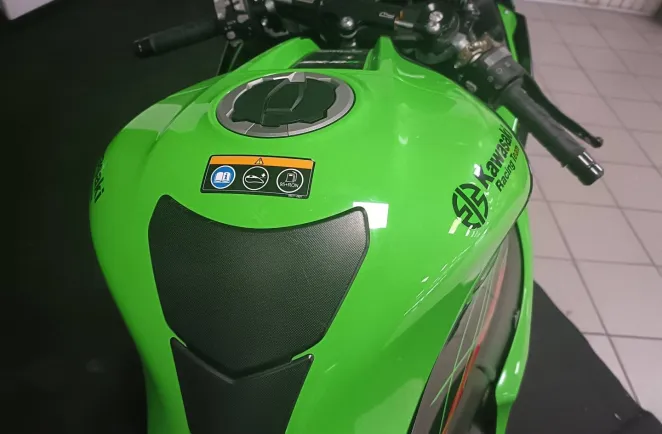 KAWASAKI -10R ( ZX10R ZX10 R )+ GARANTIE 15/12/2027