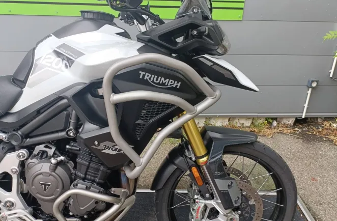 TRIUMPH 1200 Rally Pro REVISEE