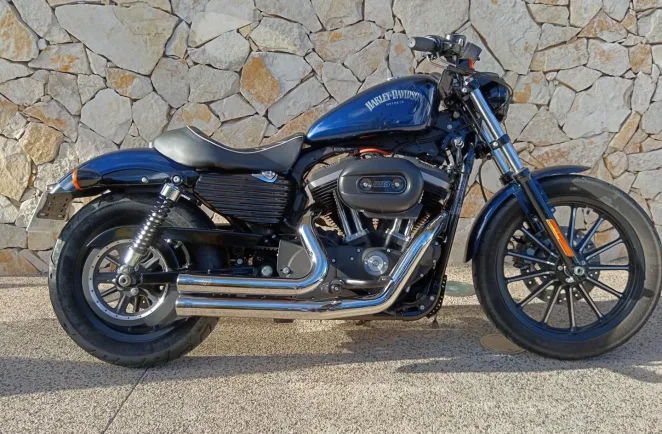 HARLEY-DAVIDSON 883 Iron