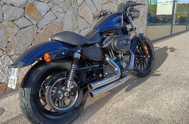 HARLEY-DAVIDSON 883 Iron