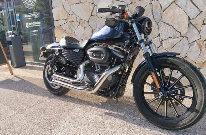 HARLEY-DAVIDSON 883 Iron