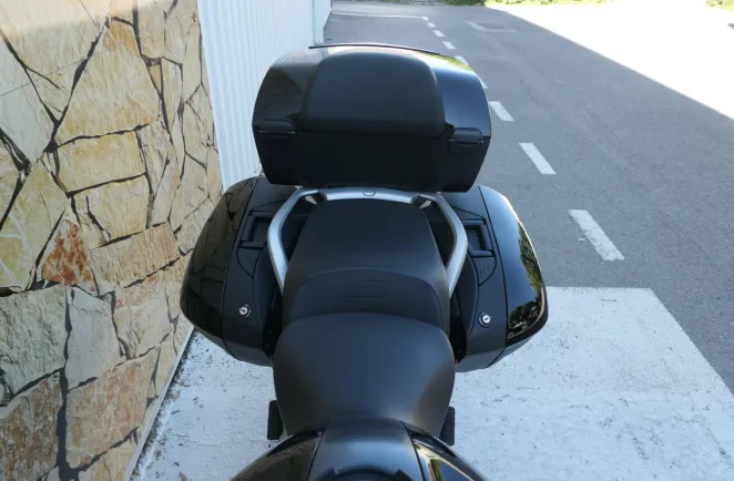 BMW 1250 RT Style Triple Black Finition Pro + Radio + Top Case ( R1250RT )