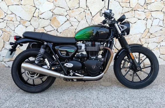 TRIUMPH 900 Green Stealth Edition