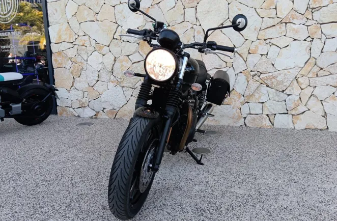 TRIUMPH 900 Green Stealth Edition