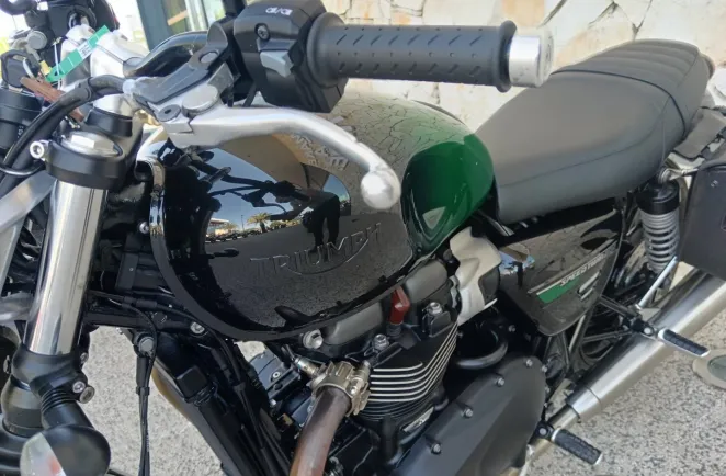 TRIUMPH 900 Green Stealth Edition