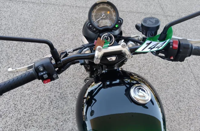 TRIUMPH 900 Green Stealth Edition