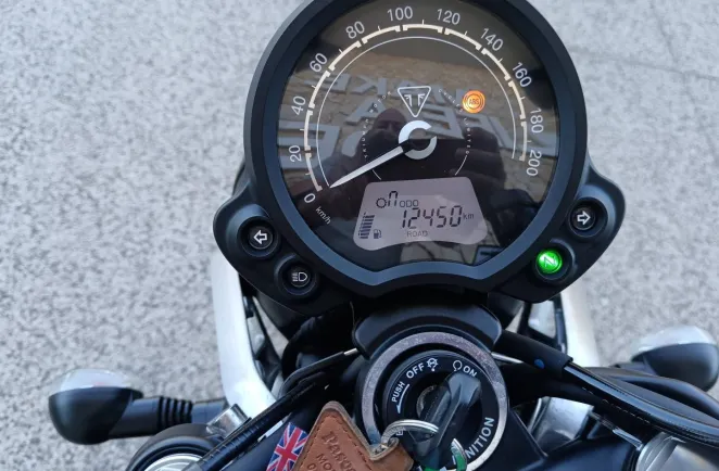 TRIUMPH 900 Green Stealth Edition