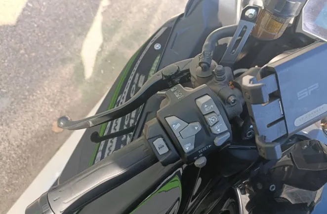 KAWASAKI SE PACK TOURER+PERF (suspension pilotee)GAR 08/01/2028