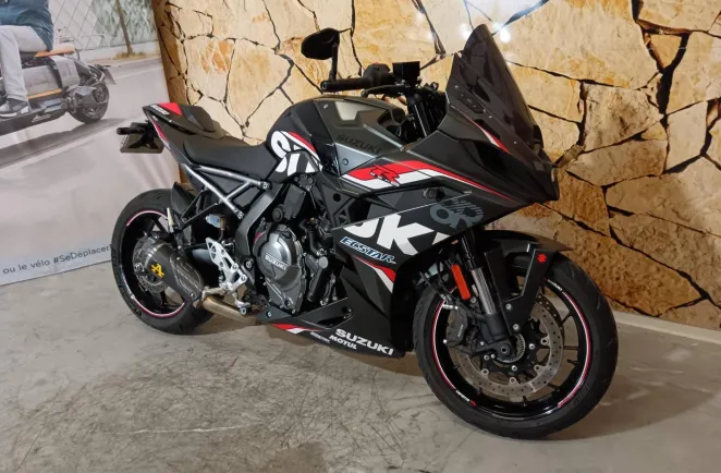 SUZUKI GSX-8R 800