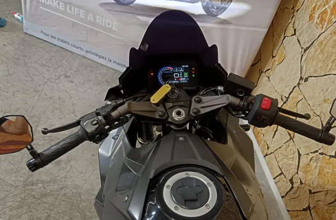 SUZUKI GSX-8R 800