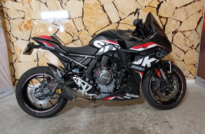 SUZUKI GSX-8R 800