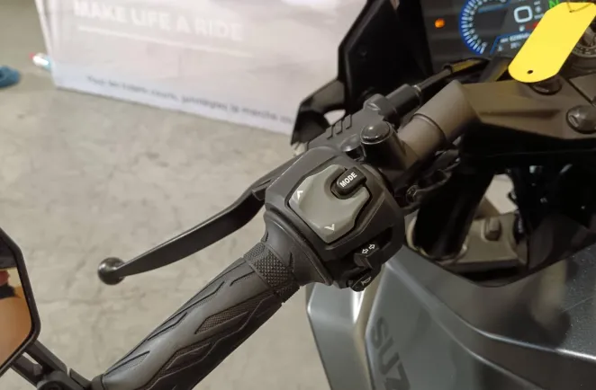 SUZUKI GSX-8R 800