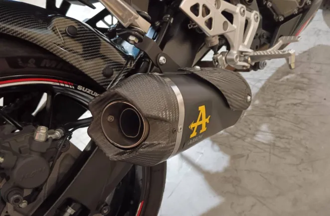 SUZUKI GSX-8R 800