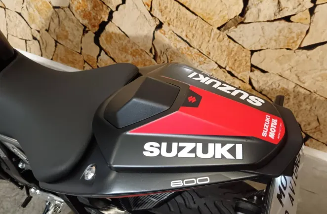 SUZUKI GSX-8R 800