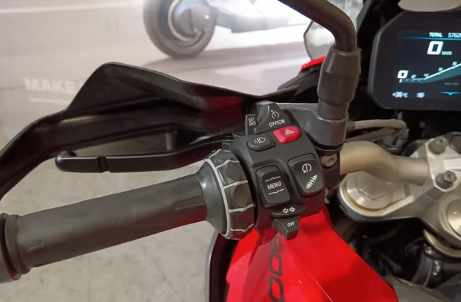 BMW 900 XR .