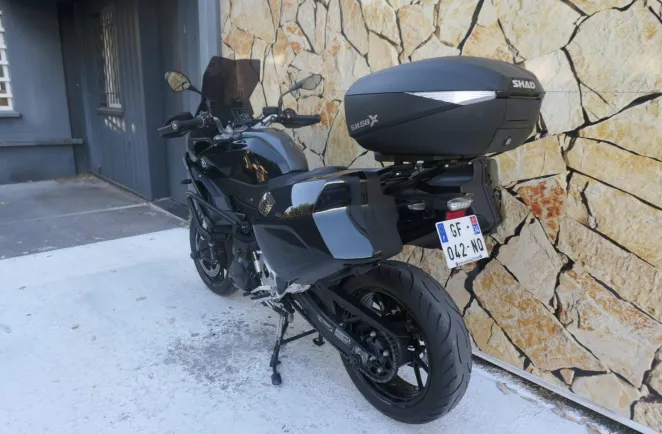 BMW 900 XR A2 Style Triple Black Finition Pro + Options ( F900XR )