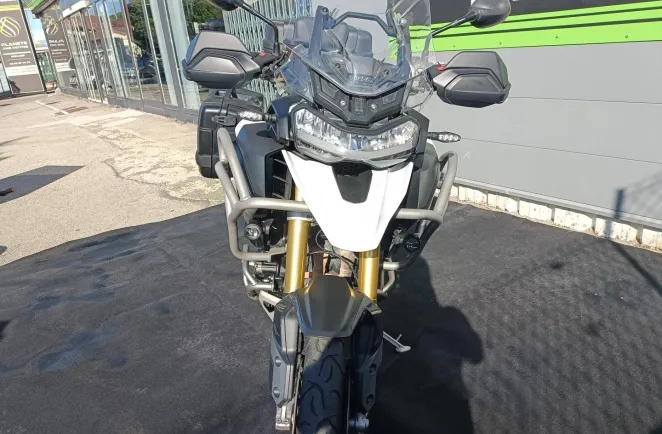 TRIUMPH 1200 Rally Pro REVISEE
