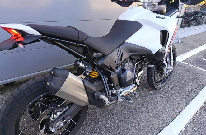 DUCATI V2 1ERE MAIN / GTIE 07/08/2030