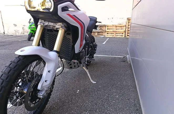 DUCATI V2 1ERE MAIN / GTIE 07/08/2030