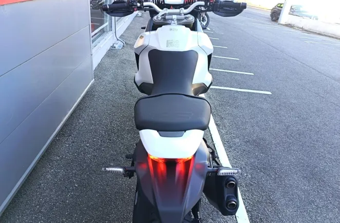 DUCATI V2 1ERE MAIN / GTIE 07/08/2030