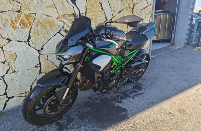 KAWASAKI 900 (Z900)