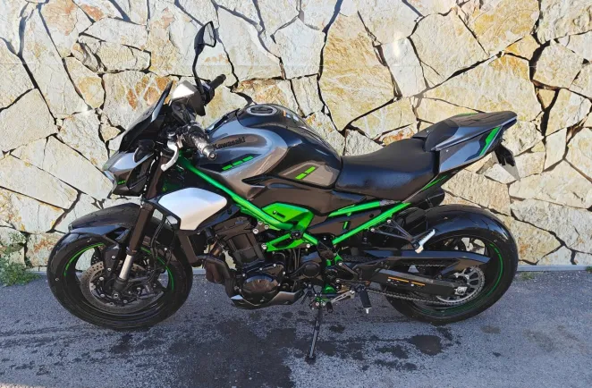 KAWASAKI 900 (Z900)